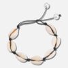 Grijze armband met zilveren schelp