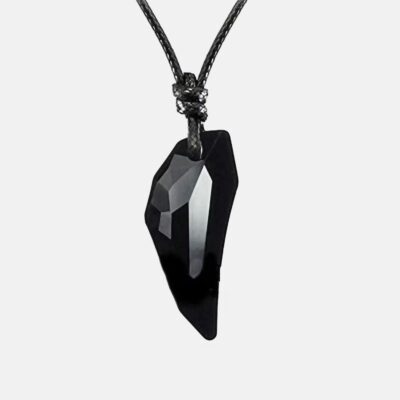 Zwarte ketting met zilveren schelp